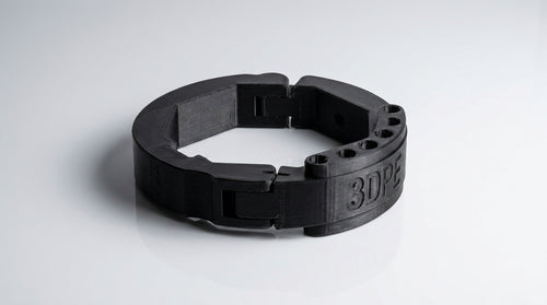 Studio shot, closed-ring angle